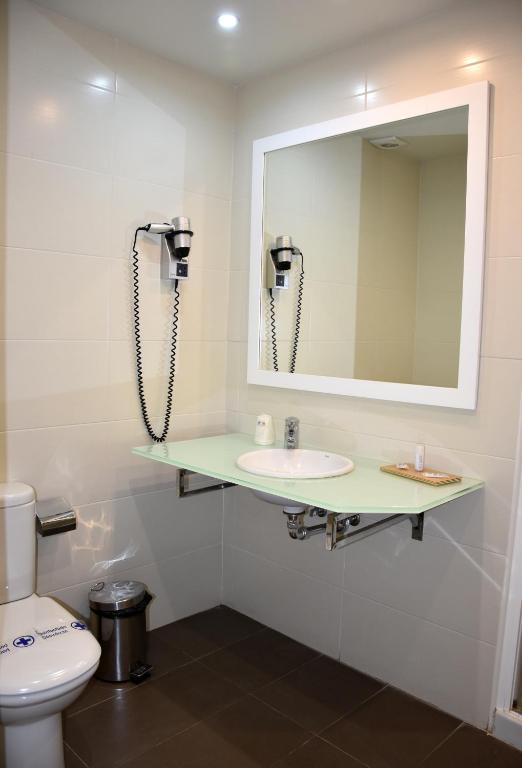 Koupelna v ubytování Hotel y Apartamentos SNÖ Isaba