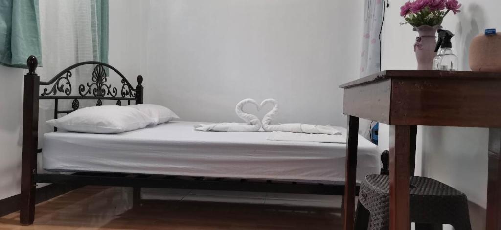 Postel nebo postele na pokoji v ubytování Donsol Aguluz Homestay