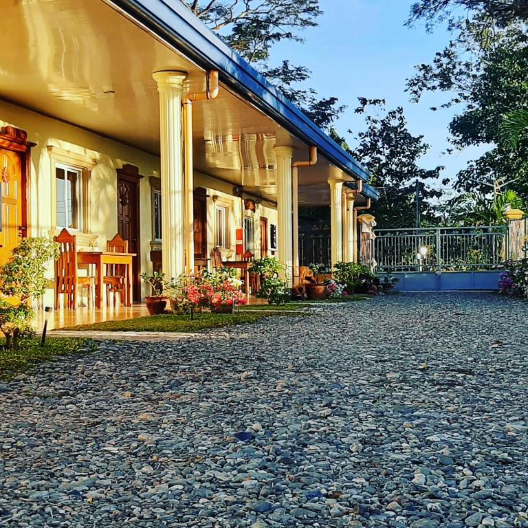 Zahrada ubytování Binalonan Transient/GUESTHOUSE (PENSION GLAYDIE)