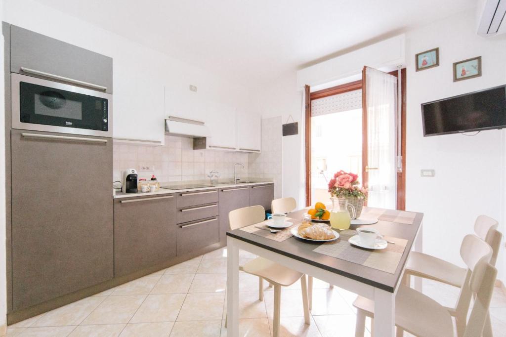 Kuchnia lub aneks kuchenny w obiekcie Lido Alghero Beach House
