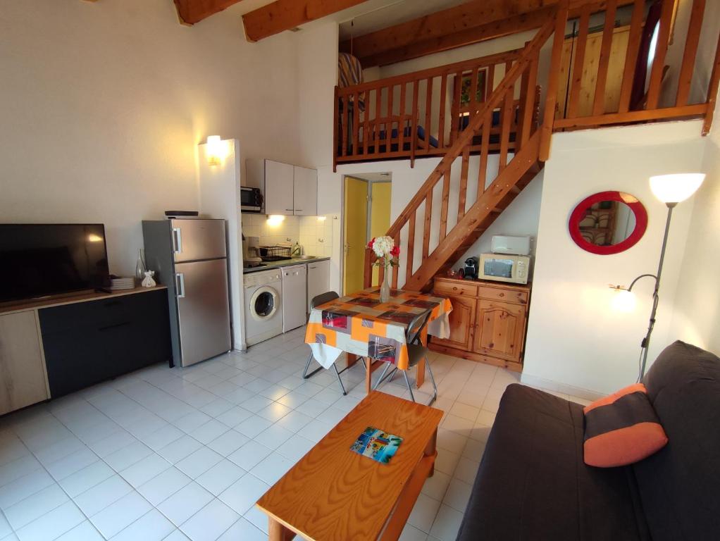 Kuchyňa alebo kuchynka v ubytovaní ONDINES I Très joli T2 mezzanine climatisé Richelieu Cap d'Agde