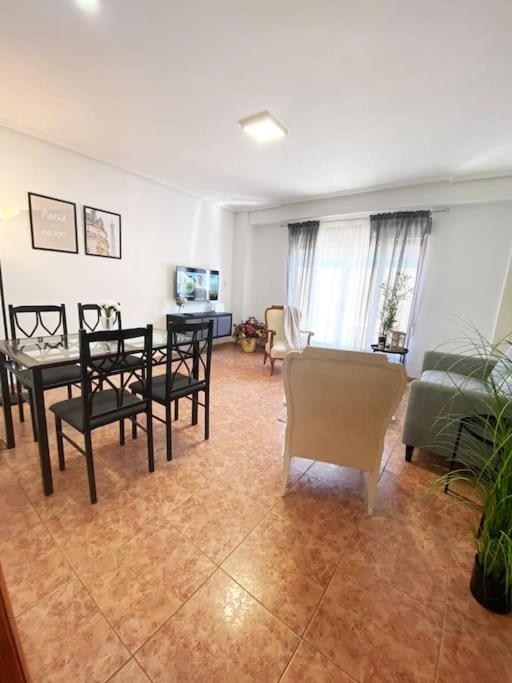 Rooms in Spacious Beach Flat in Valencia, Valencia – Updated ...