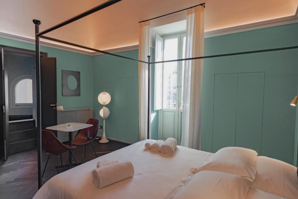 MoLo Suites - Deluxe Double Room With Balcony And Sea View