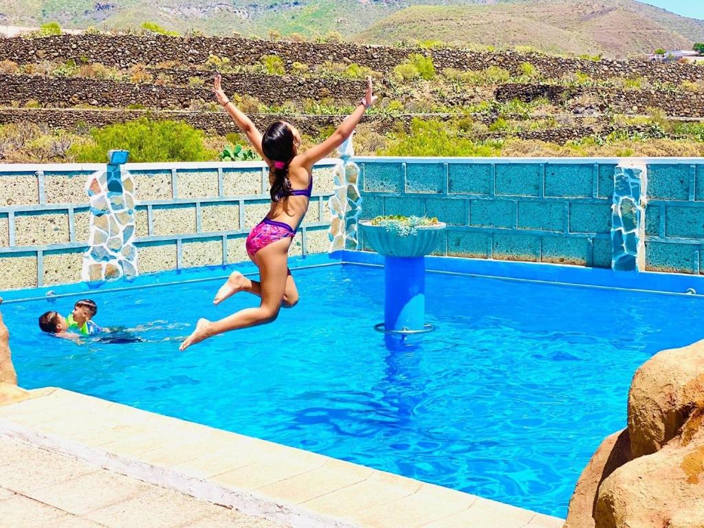 Bazén v ubytování Alisios Hot Tub, Piscina y Naturaleza nebo v jeho okolí