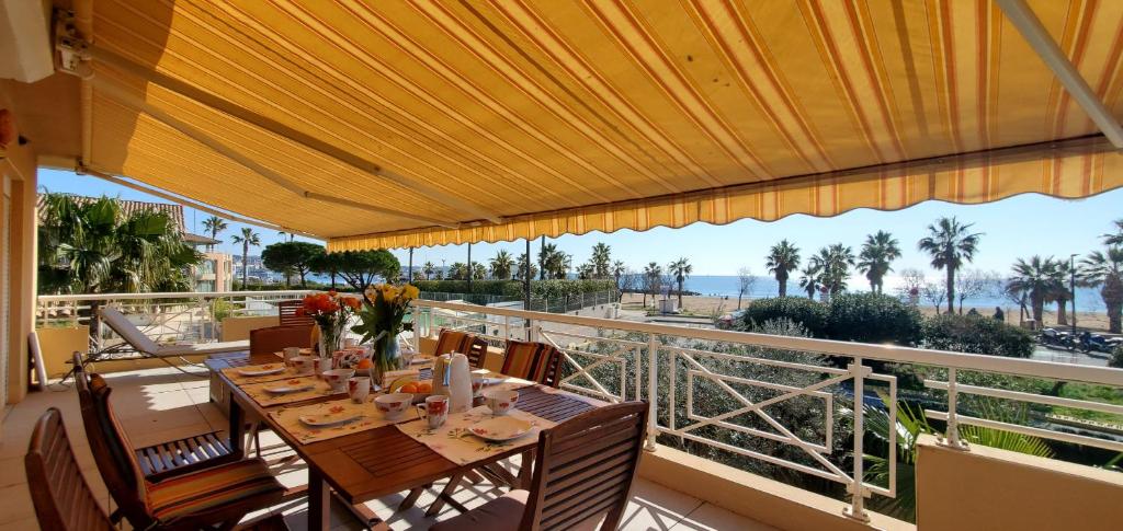 Balkón alebo terasa v ubytovaní Port Frejus 1er etage de villa vue sur mer, 8-9 Pe