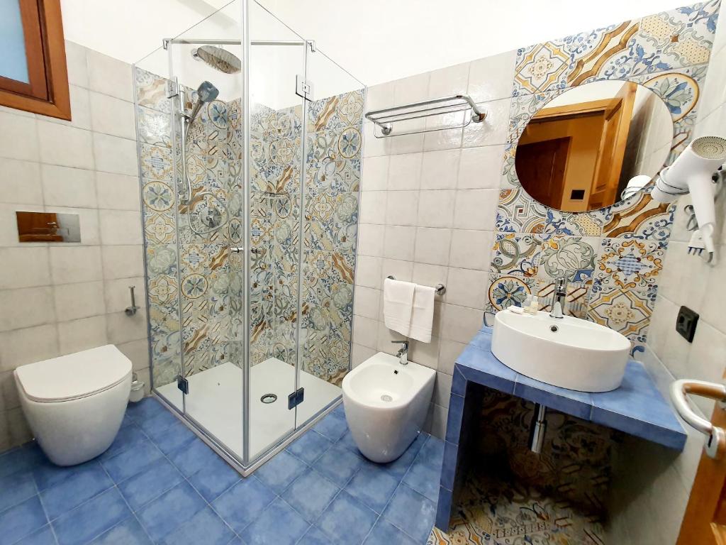 Koupelna v ubytování Hotel Cala Marina