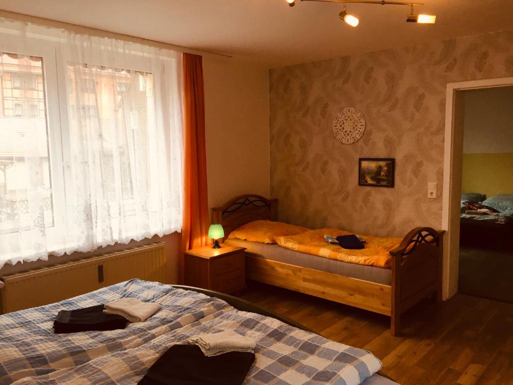 Postel nebo postele na pokoji v ubytování Haus am Fluss mit wunderschöner Dachterrasse mit Flussblick ,Garten und Grill