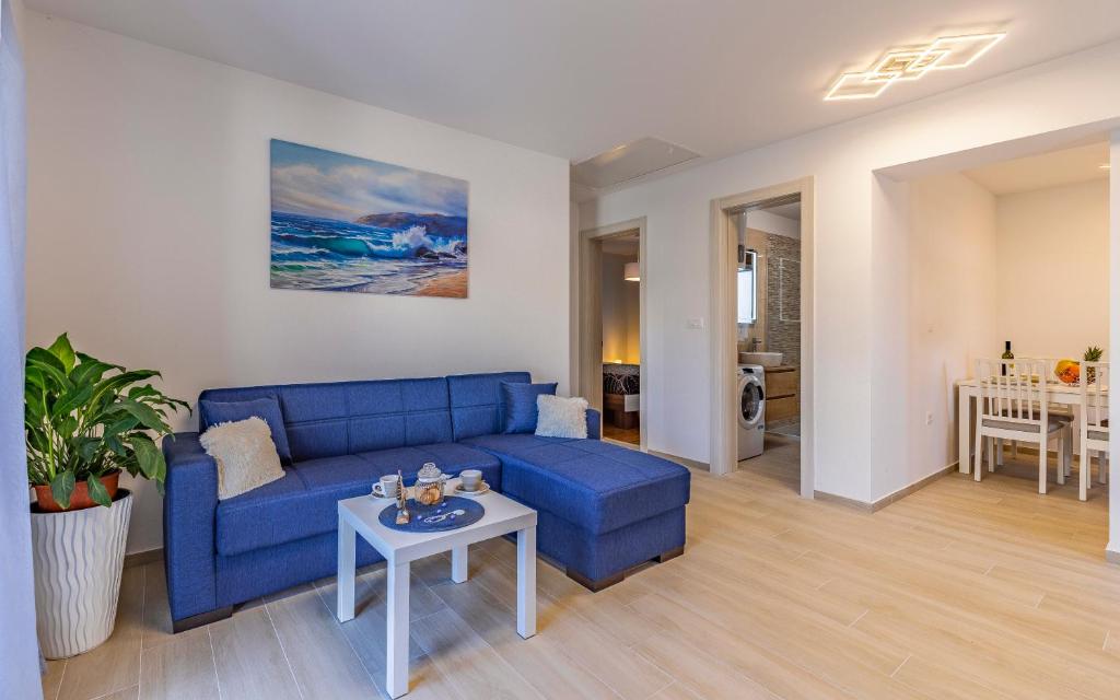 Spacious & Modern Apartment Blue Pula for 4 with Terrace & Parking Peaceful Stay near Pula Beaches