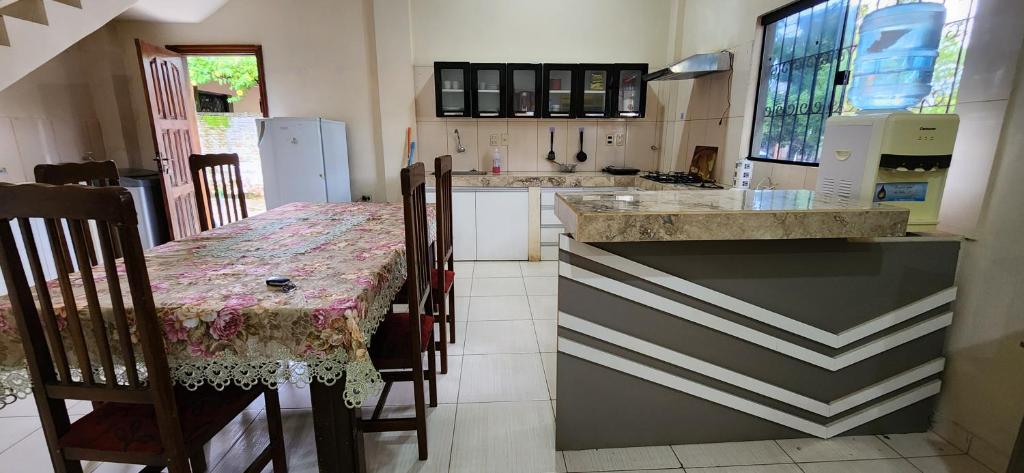 Kuchyň nebo kuchyňský kout v ubytování Casa duplex en Área 4 CDE