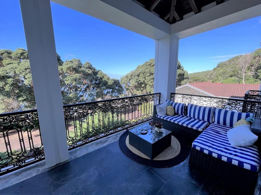 Rõdu või terrass majutusasutuses Casa do Ananas, cliff-top/ocean-front villa, Pico