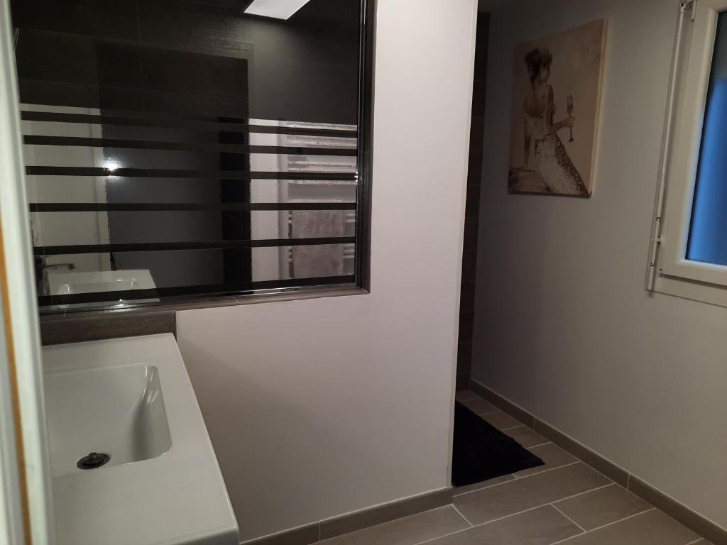 Kúpeľňa v ubytovaní villa denise 200 m riviere orb