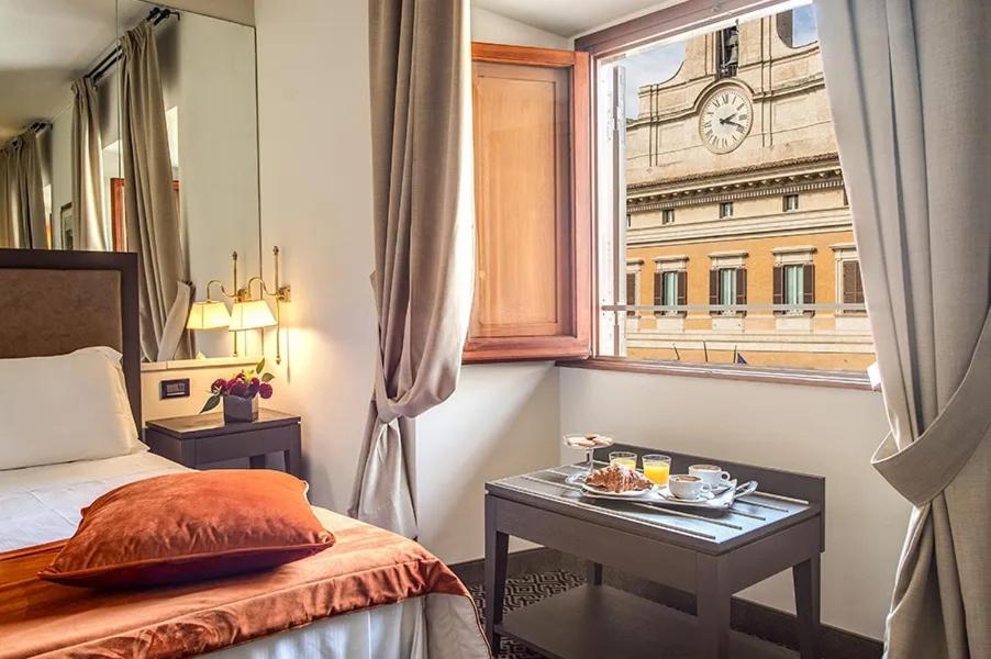 Postel nebo postele na pokoji v ubytování Colonna Palace Hotel