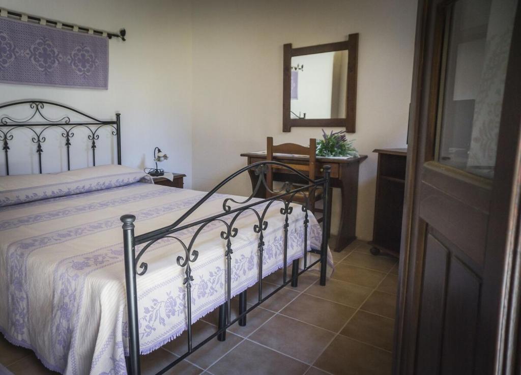 Postel nebo postele na pokoji v ubytování Albergo Diffuso Il Mandorlo