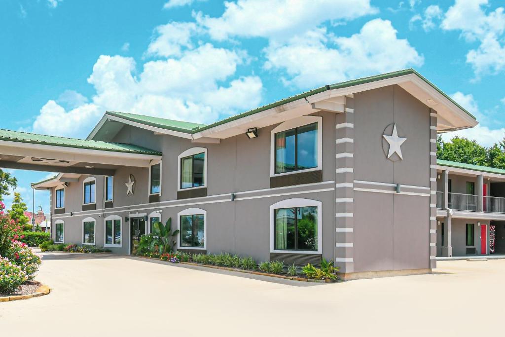 a rendering of a building at a hospital at OYO Hotel Shenandoah Woodlands Mall in The Woodlands