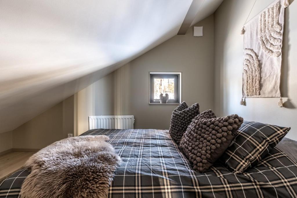 Кровать или кровати в номере Nybyggda parhus i Idre