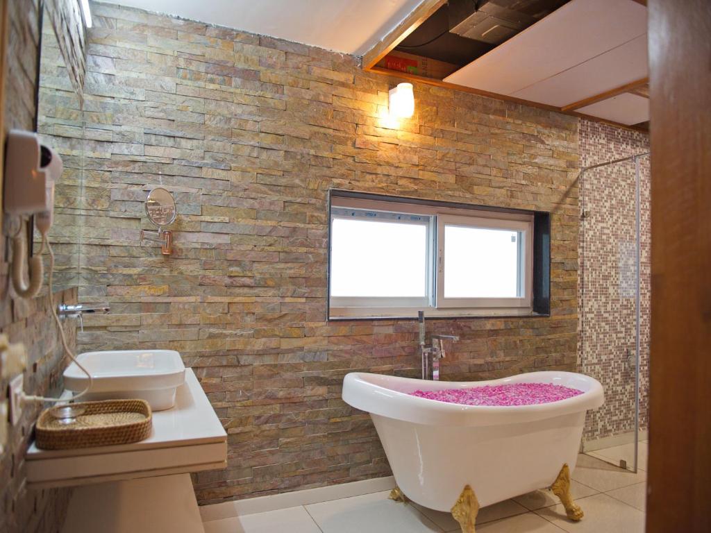Koupelna v ubytování Wild Rose Resort and Spa