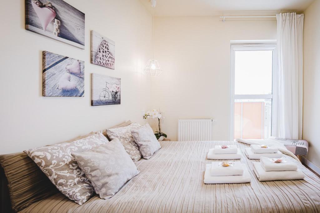 Posteľ alebo postele v izbe v ubytovaní Apartament Niko