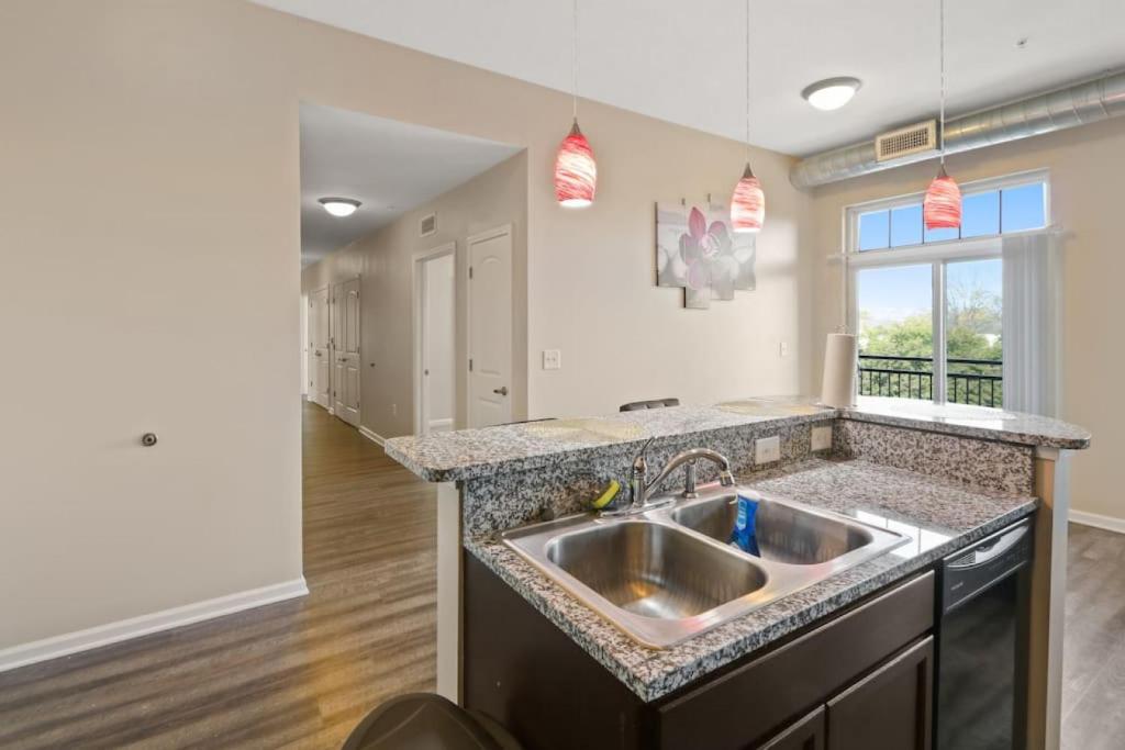 Downtown INDY private bedroom - Shared - Appartement
