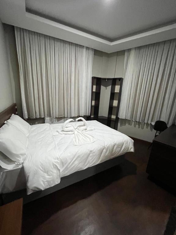 Postel nebo postele na pokoji v ubytování Gold Corner Hotel
