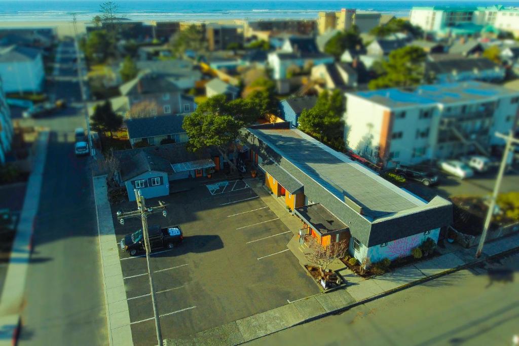 an aerial view of a building with a parking lot at City Centre Motel by OYO in Seaside