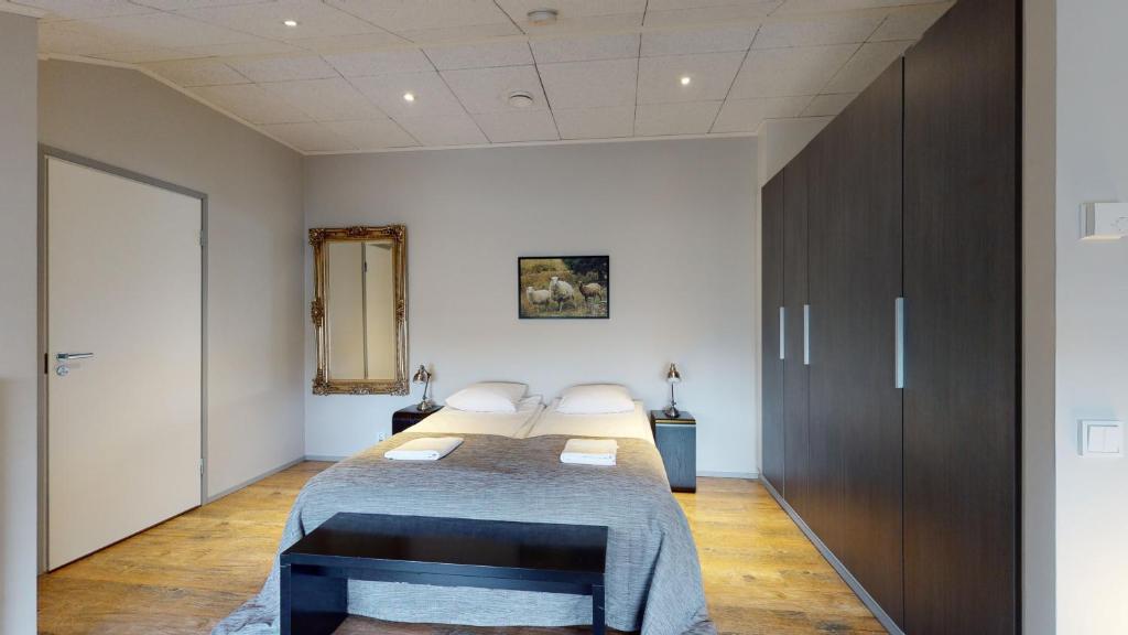 Postel nebo postele na pokoji v ubytování Sandy Kelt - Irish House Apartments