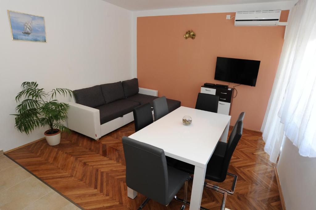 a living room with a table and a couch at Voshta 2 bedroom apartment in Zadar