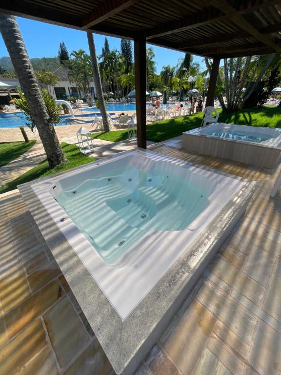 Bazén v ubytování Hotel Termas Gravatal nebo v jeho okolí