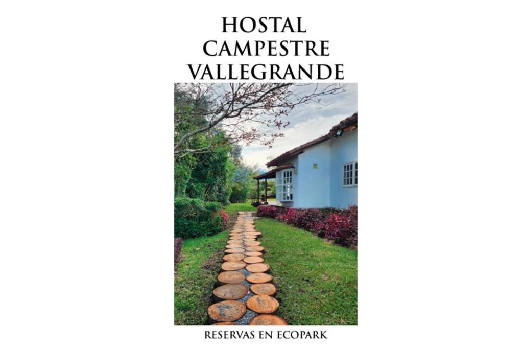 una copertina di un libro di una casa e di un sentiero di Hostal Vallegrande a Rionegro