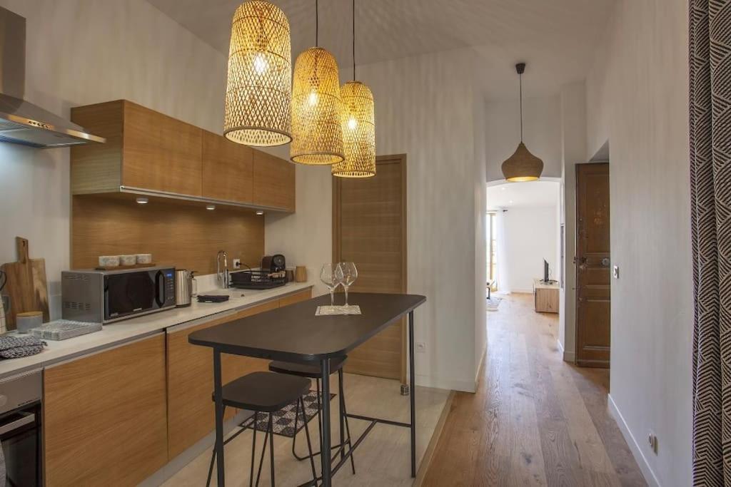 Kuchyňa alebo kuchynka v ubytovaní PEPITES BASTIAISES PIAZZA D'A Appartement Roof Top Vue mer