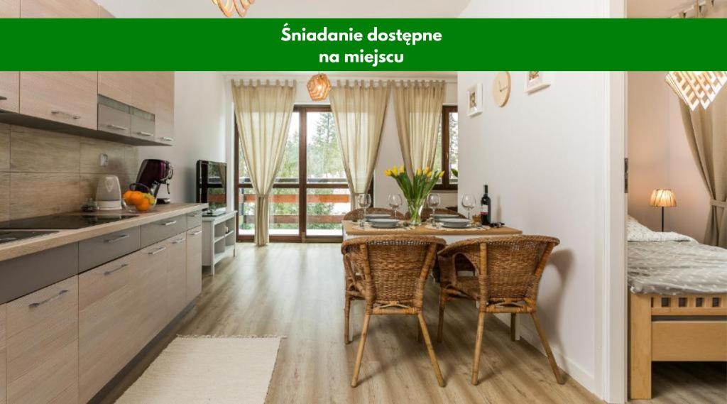 Kuchyňa alebo kuchynka v ubytovaní TWOJA CHATA Apartament pod lasem zarezerwuj na podhalami pl