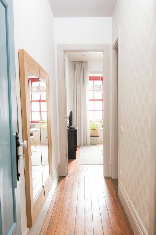 Santo da Casa / Sc apartments - 13