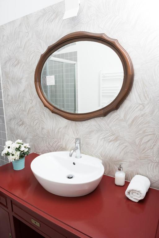 Santo da Casa / Sc apartments - 19