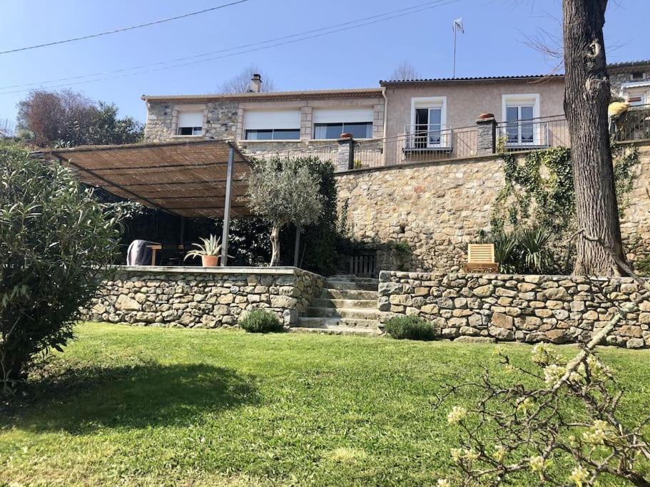 Vonkajšia záhrada v ubytovaní gîte Le Lavandin