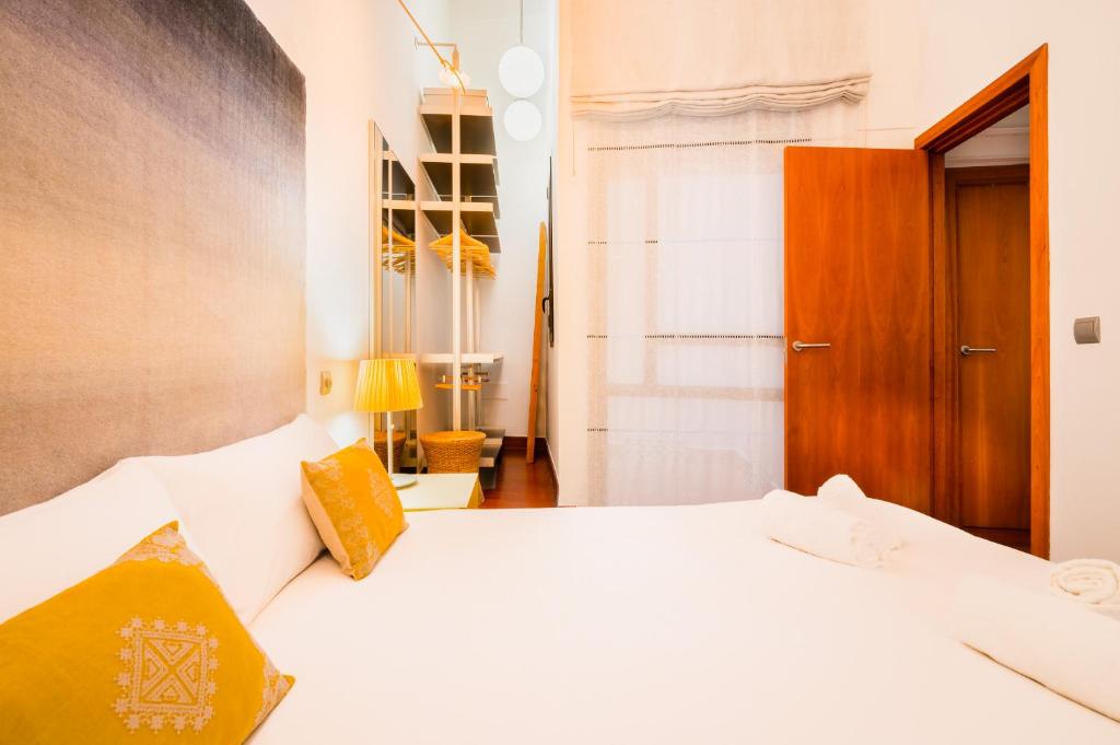 Posteľ alebo postele v izbe v ubytovaní Stylish loft duplex - Alameda