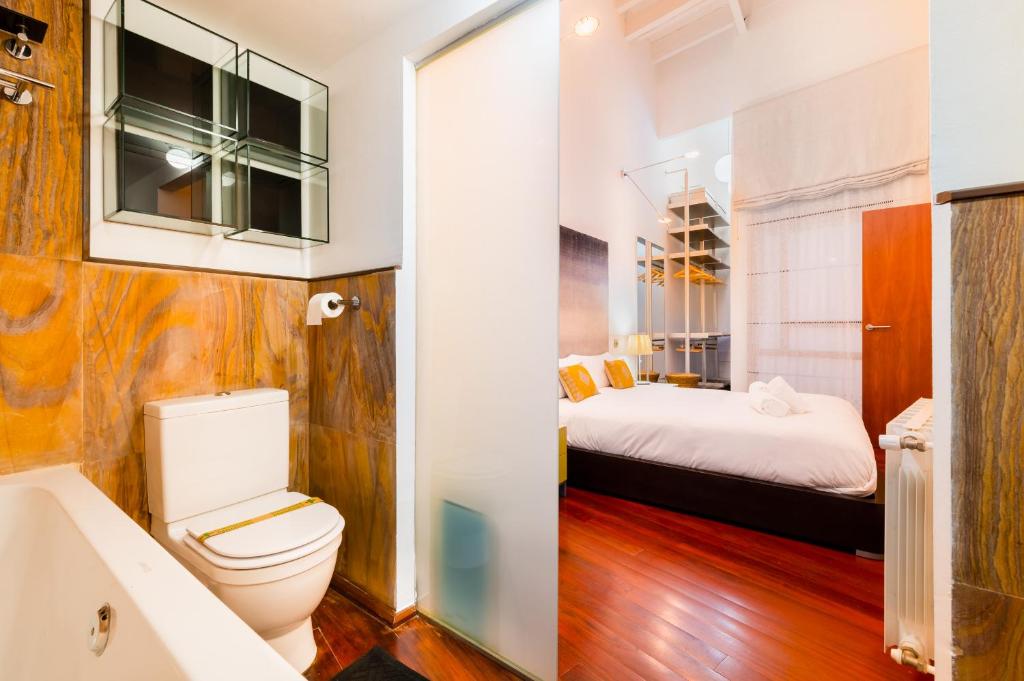 Posteľ alebo postele v izbe v ubytovaní Stylish loft duplex - Alameda