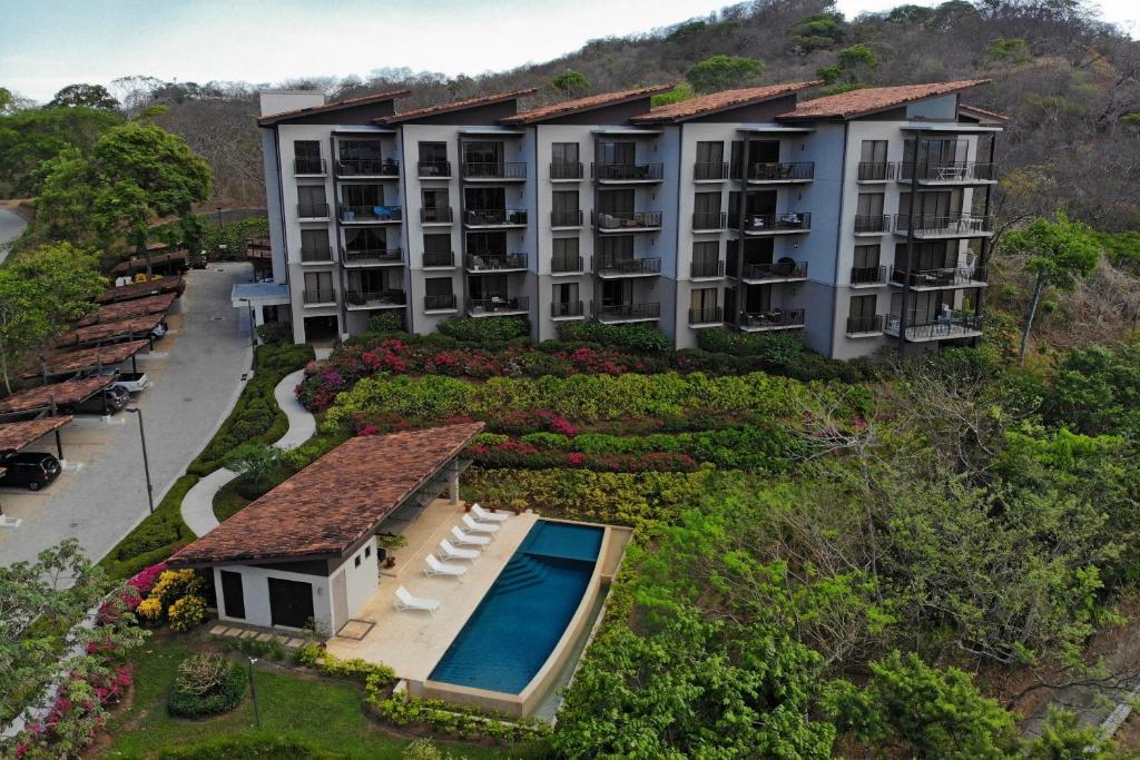 Bazén v ubytování Roble Sabana 404 Luxury Apartment Adults Only - Reserva Conchal nebo v jeho okolí