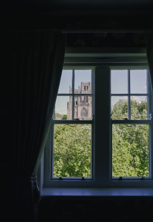 a window with a view of the tower of london at 40 Winks Hospitality in Durham