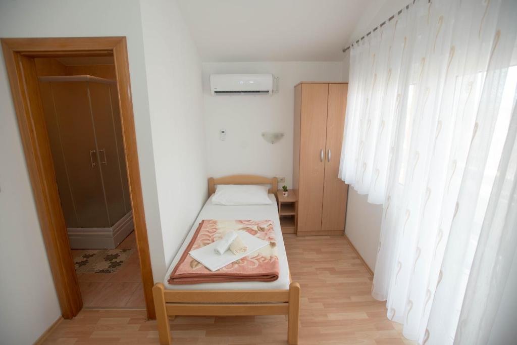 Rooms Ivana - Salle Jumelle Avec Balcon