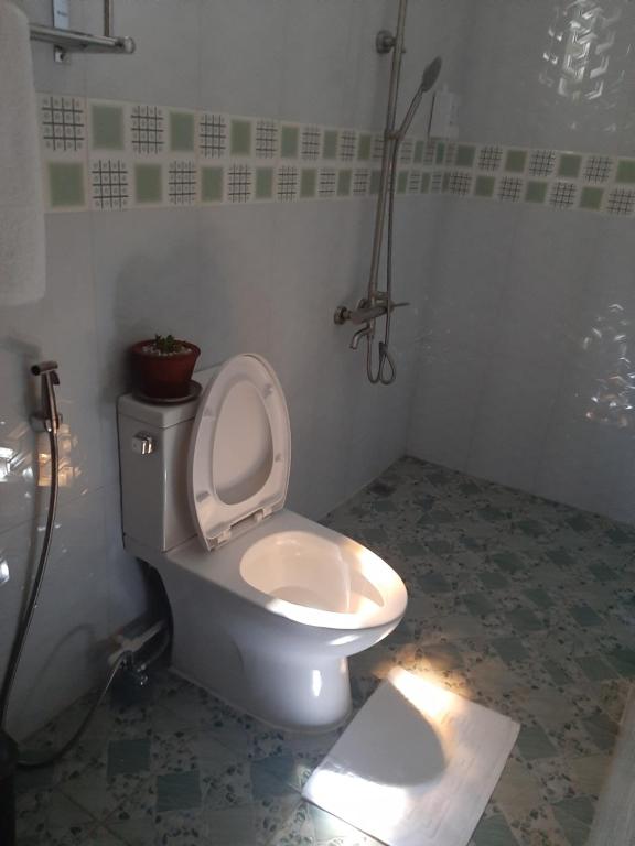 Koupelna v ubytování Binalonan Transient/GUESTHOUSE (PENSION GLAYDIE)