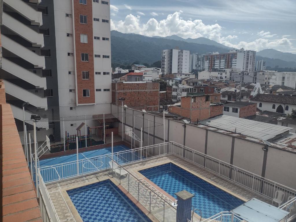 una vista de dos piscinas en la azotea de un edificio en B&B in Floridablanca with a pool, en Floridablanca