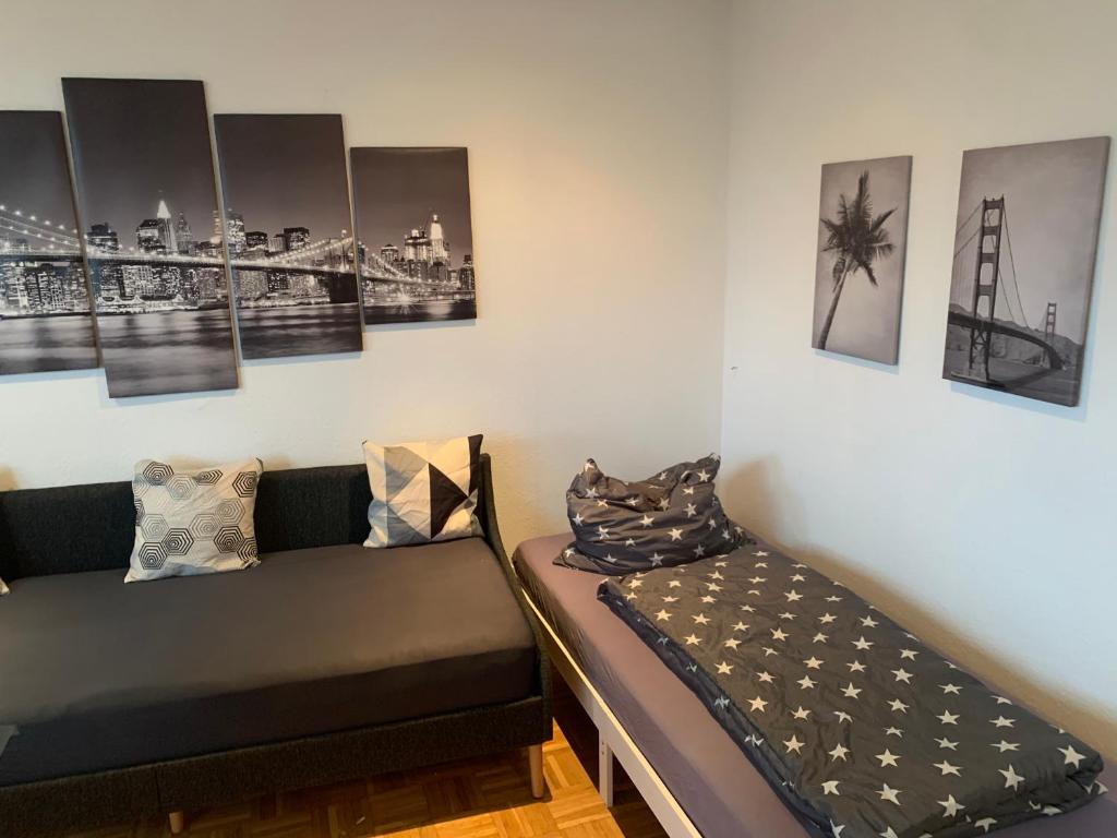 Postel nebo postele na pokoji v ubytování Mainpark Apartment 4 Schlafzimmer bis zu 10 Personen direkt über AschaffApartment bei Aschaffenburg