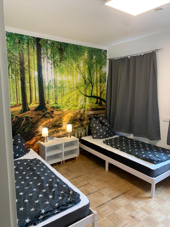Postel nebo postele na pokoji v ubytování Mainpark Apartment 4 Schlafzimmer bis zu 10 Personen direkt über AschaffApartment bei Aschaffenburg