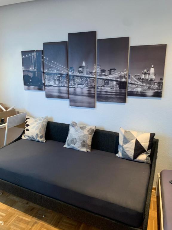 Posezení v ubytování Mainpark Apartment 4 Schlafzimmer bis zu 10 Personen direkt über AschaffApartment bei Aschaffenburg