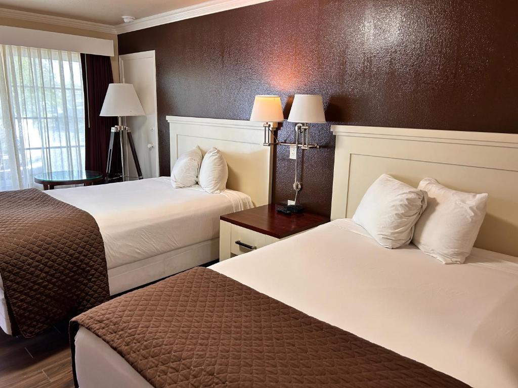 Abby's Anaheimer Inn - Across Disneyland Park - 标准双皇后房