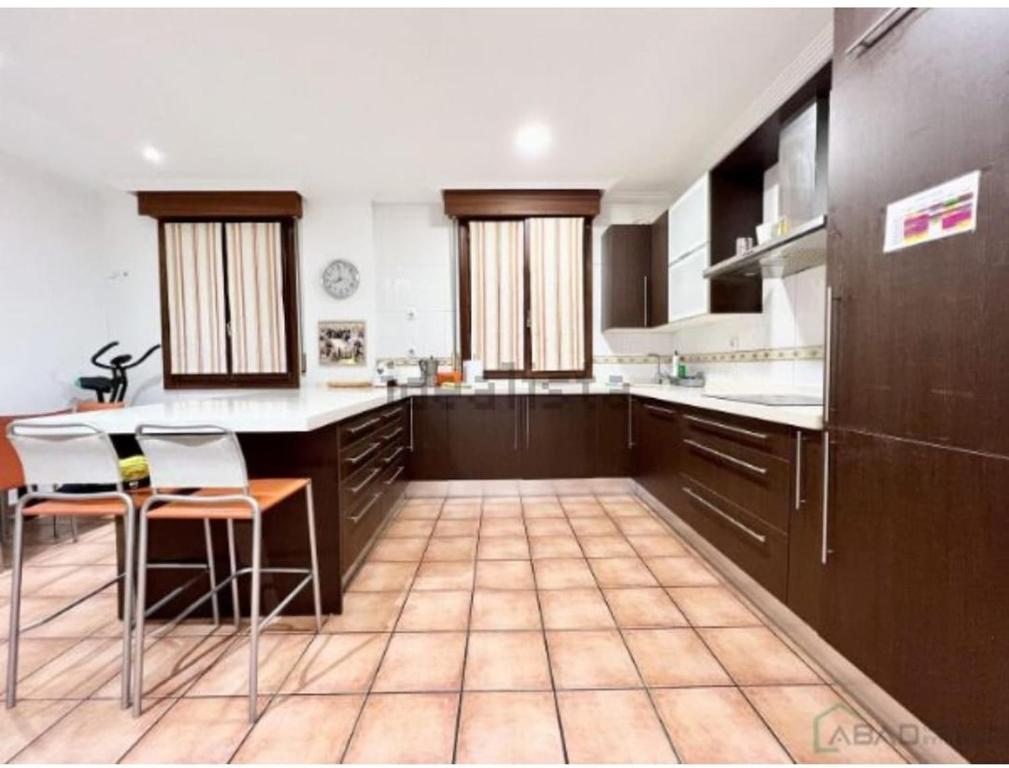 Kuchyň nebo kuchyňský kout v ubytování Santuchu Apartamento Elegante con wifi