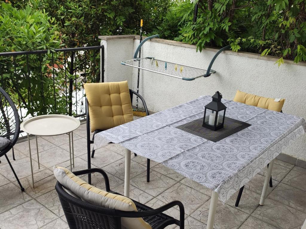 Apartments with parking space Supetar, Brac - 2856