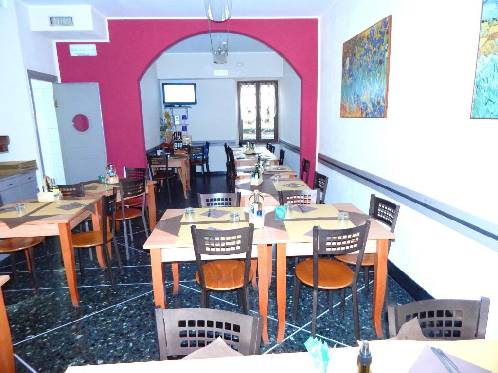 A restaurant or other place to eat at Albergo Torino