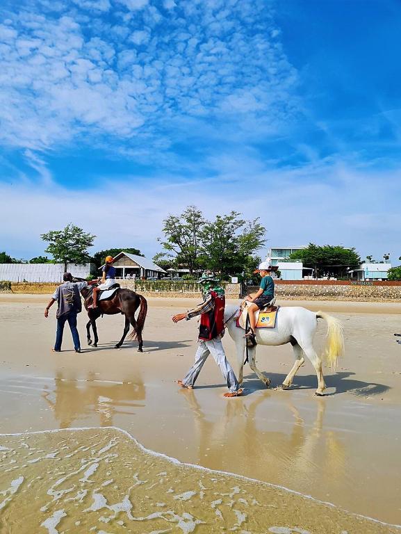 Hosté ubytování Hua Hin My Resort 3BR Family Condo Free Water Park Walk to Beach & Cicada Night Market หัวหิน ห้องแฟมมิลี่ 3 ห้องนอน ฟรีสวนน้ำ ใกล้ทะเลและตลาดซิเคด้า