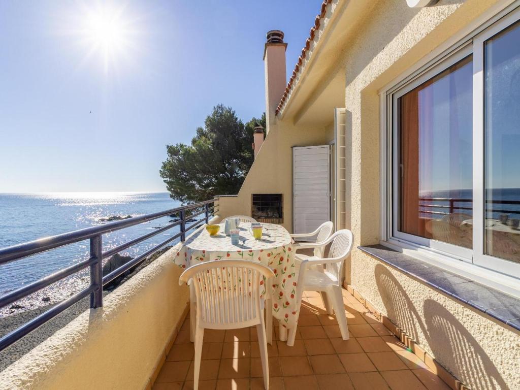 Balkón alebo terasa v ubytovaní BELLAMAR C - Casa adosada para 10 personas en primera línea de mar en Llançà. - ES-228-18