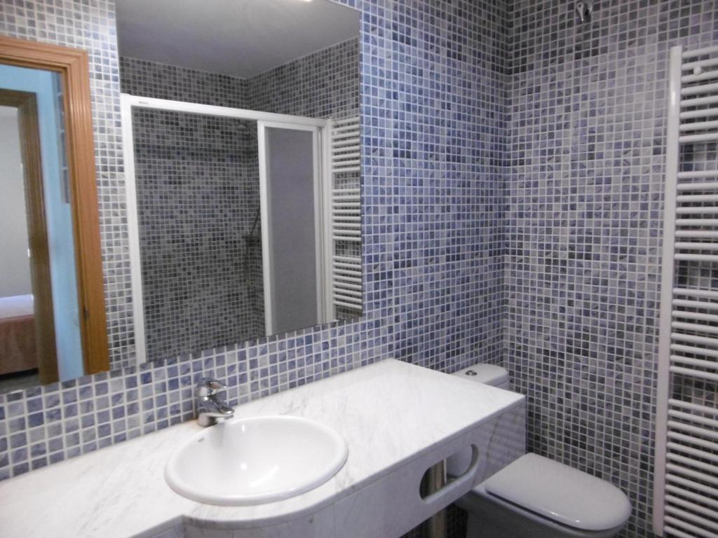 Koupelna v ubytování VINYA FARELLA 4 - Apartamento luminoso con vistas la mar y parking. - ES-228-19